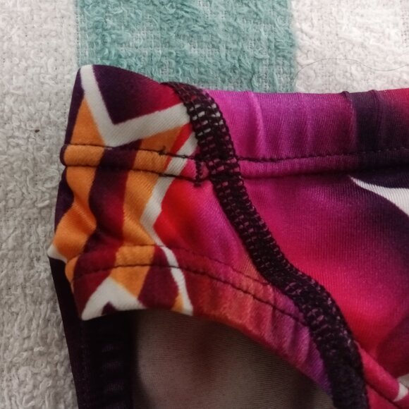 (*) MIZUNO SWIM BRIEF, PURPLE PATTERNS, JAPANESE SIZE "L" - (Pre-Owned) - Picture 3 of 8